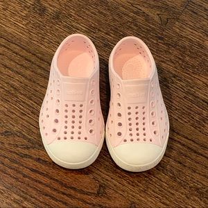 Native Jefferson shoes, size 7